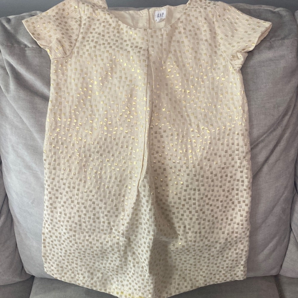 Used girls gap dress size Small. Small yellow stain on bottom of dress